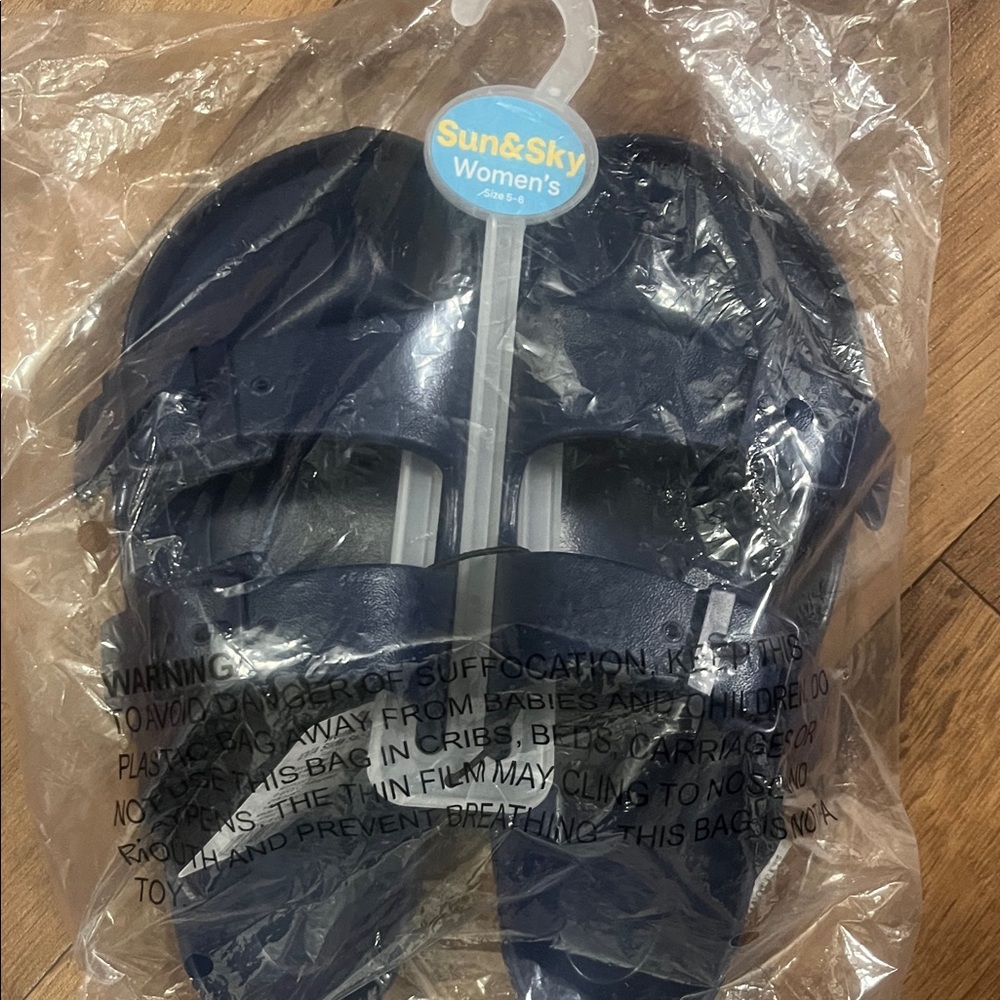 Sun & Sky Women's Navy Sandals